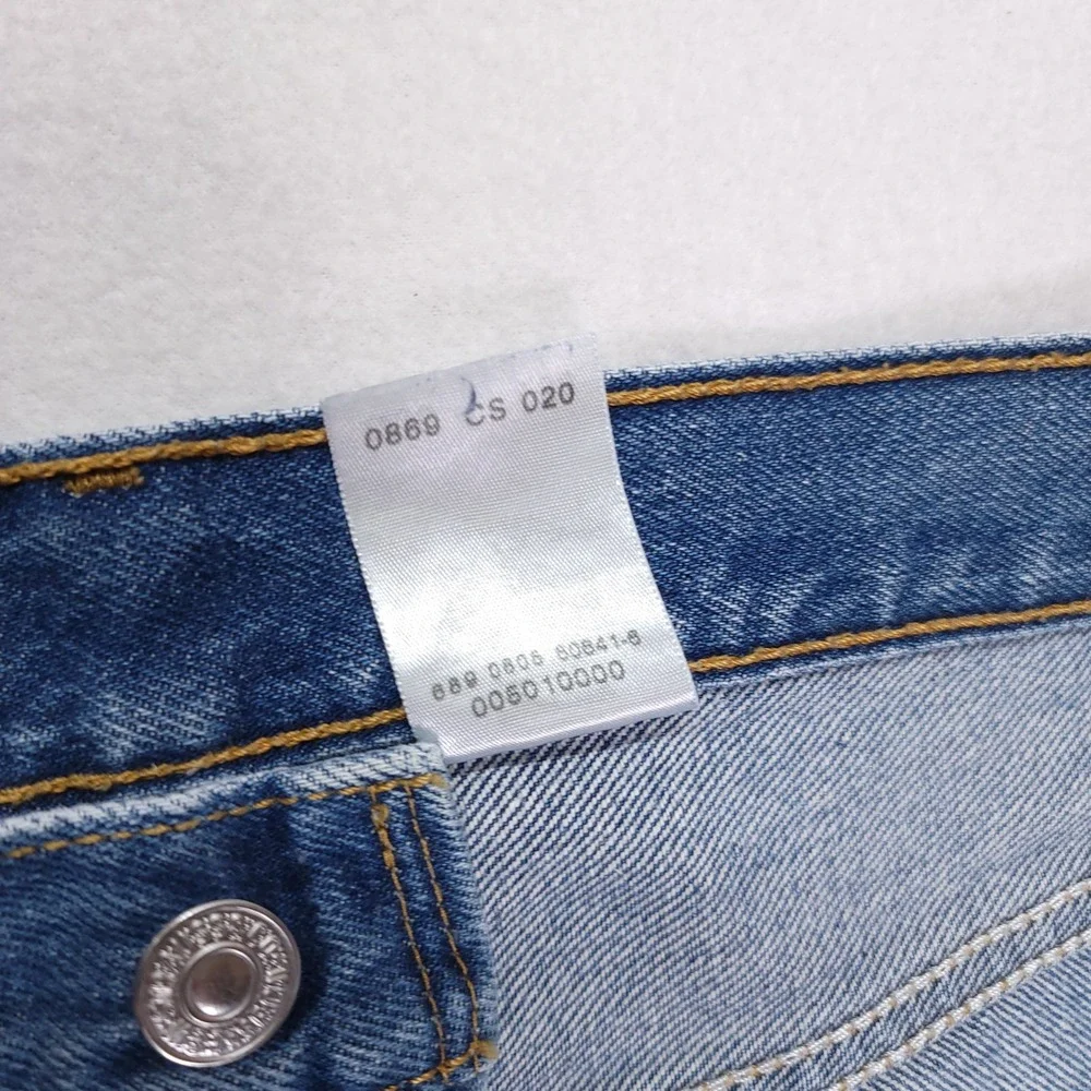 Vintage Levis 501 Original Fit Mens Jeans 34x28 Medium Wash Blue Denim Y2K